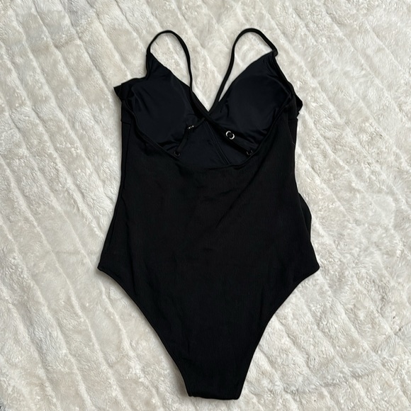 Cupshe Ruffle One Piece - Picture 5 of 5